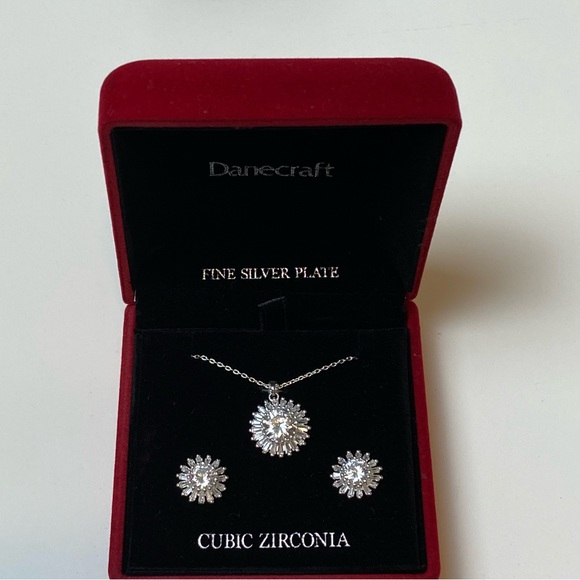 Silver plated CZ starburst necklace & earring set - Picture 4 of 4